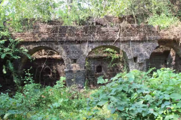 Yashwant Gad Fort , Redi Fort, India